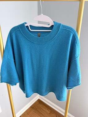 Lightweight Cashmere Mock Neck Short Sleeve Sweater in True Blue